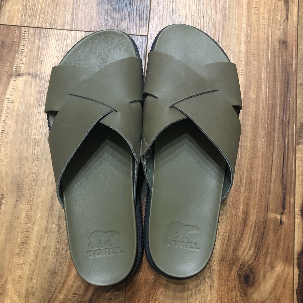 NWOT 9.5 Army Green Roaming sandal by Sorel